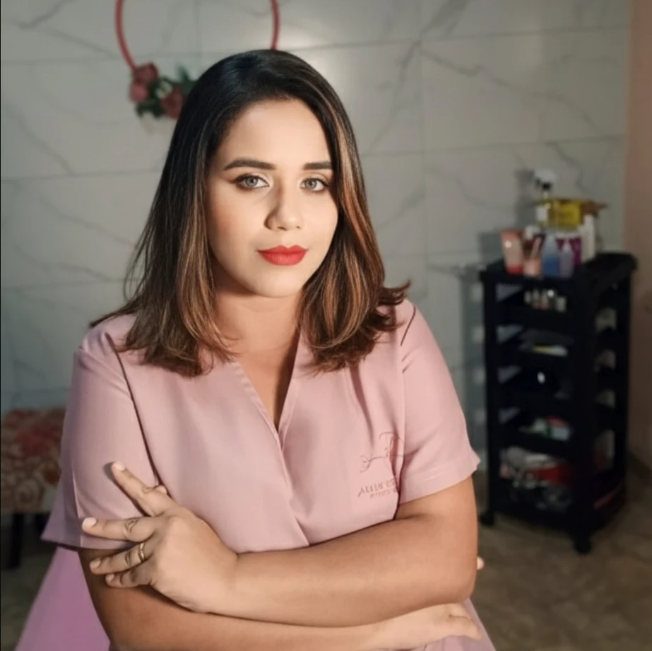 Aline Fidelis, profissional do Studio Beleza Real em Congonhas