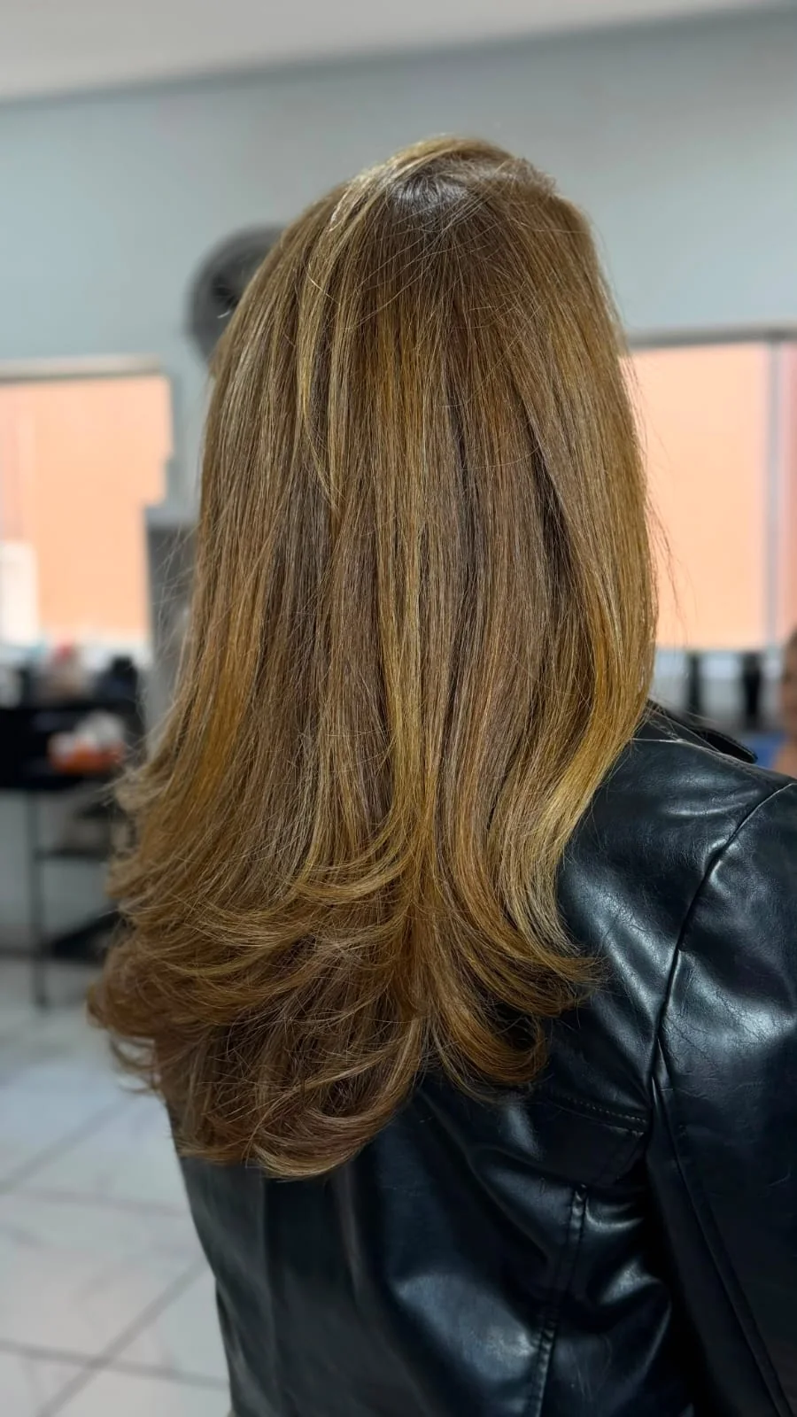 Cabelo longo com camadas e acabamento modelado