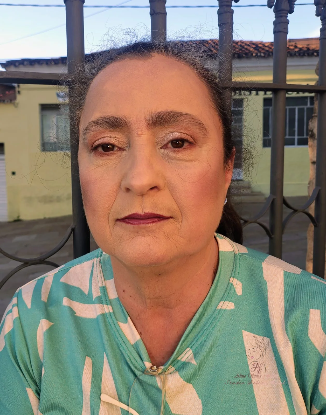 Produção de maquiagem em cliente do Studio Beleza Real